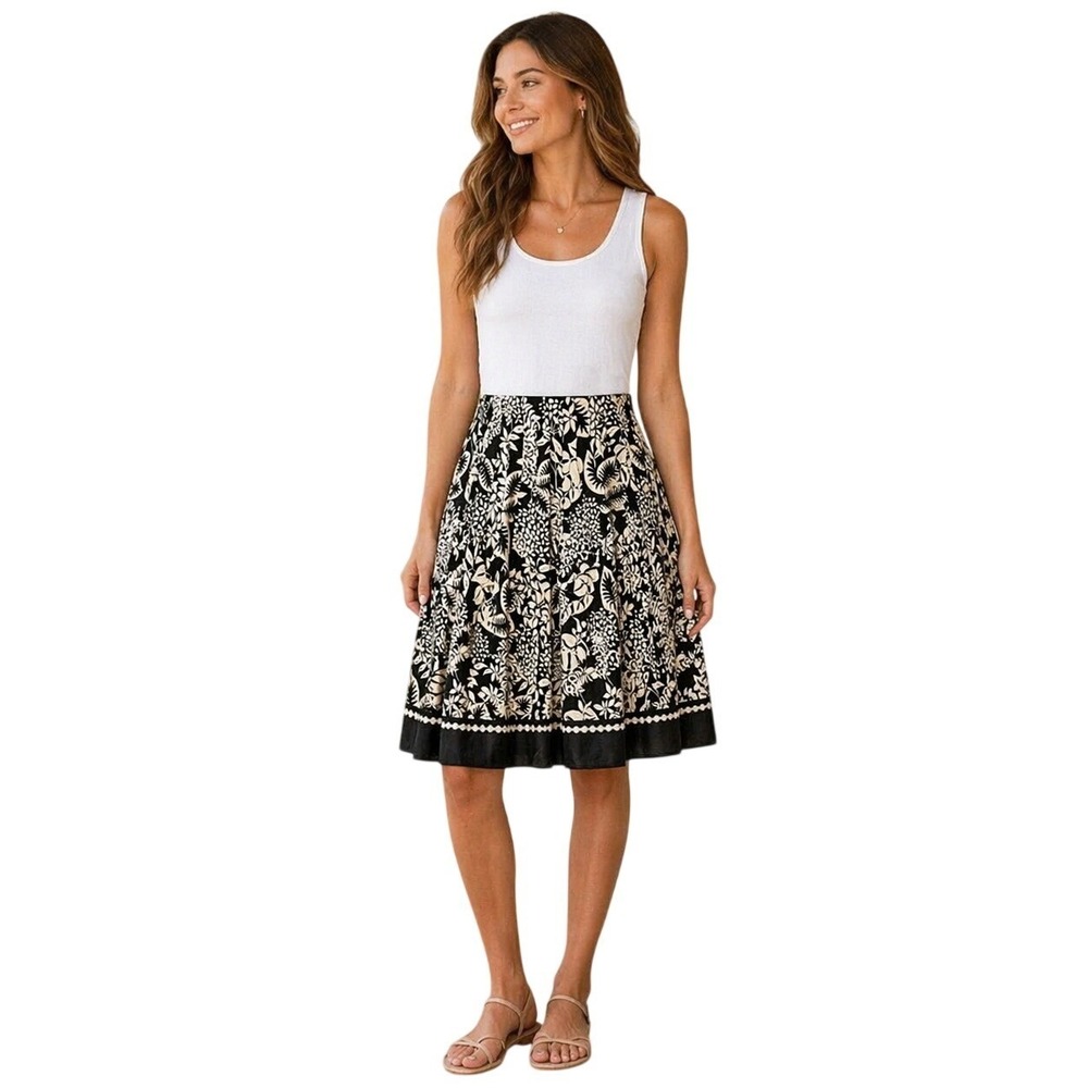 White House Black Market Silk Floral A-Line Skirt Size 2 Classic Elegant Coastal